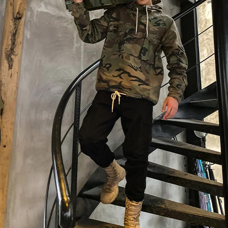 Men’s Camo Outdoor Jacket with Multiple Pockets